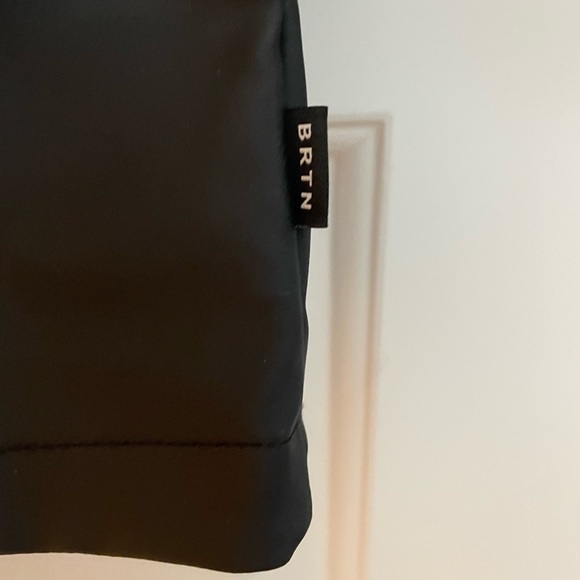 Size Medium Burton raincoat in excellent used condition - Picture 11 of 12